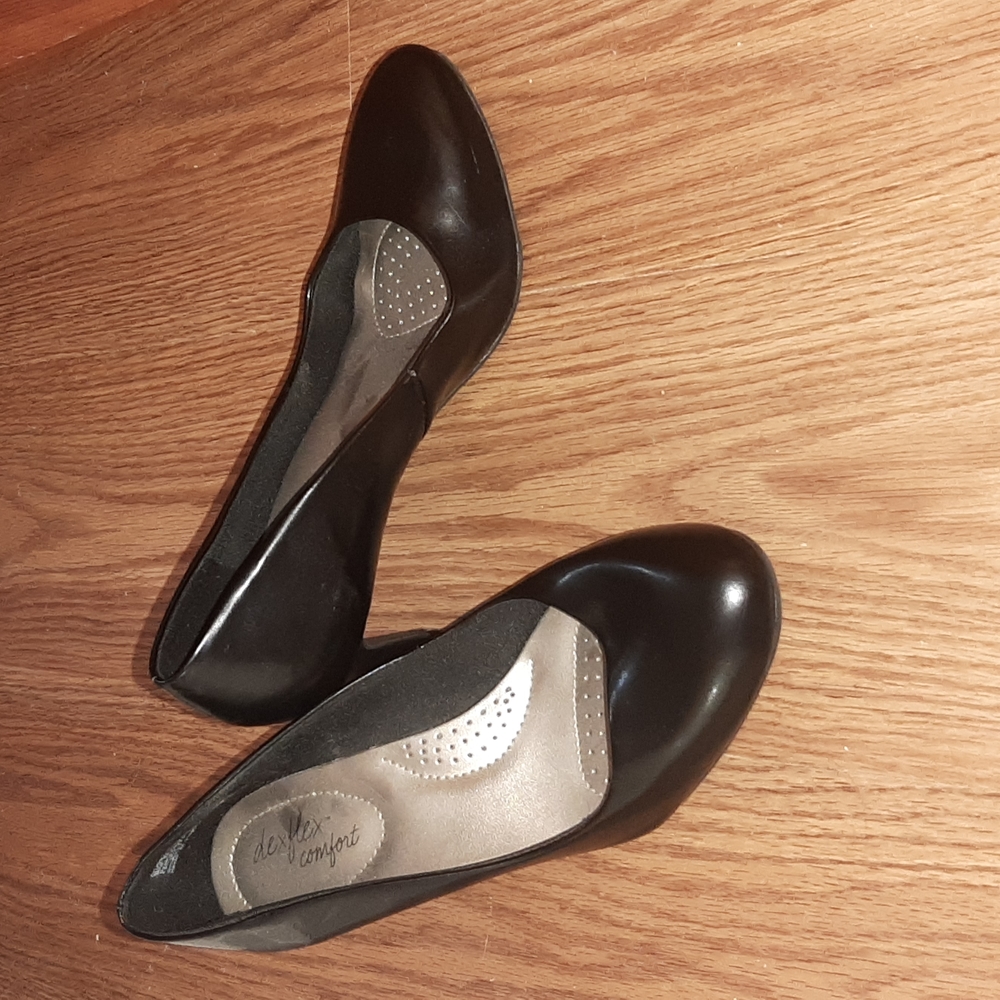 Black kitten heels